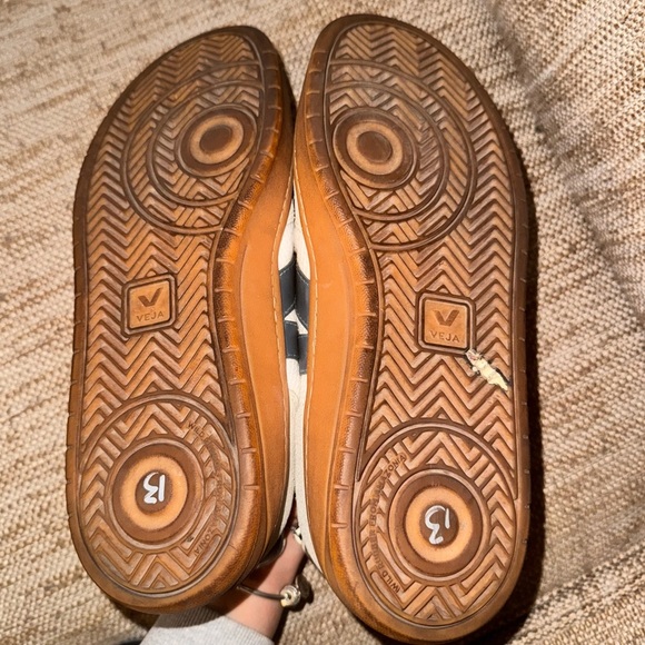 Men’s Veja V-10 Sneaker Size 11.5 - Picture 6 of 7